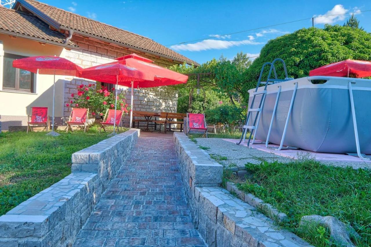 Villa Pocitniska Hisa Miklavcic Primorska Divača Esterno foto